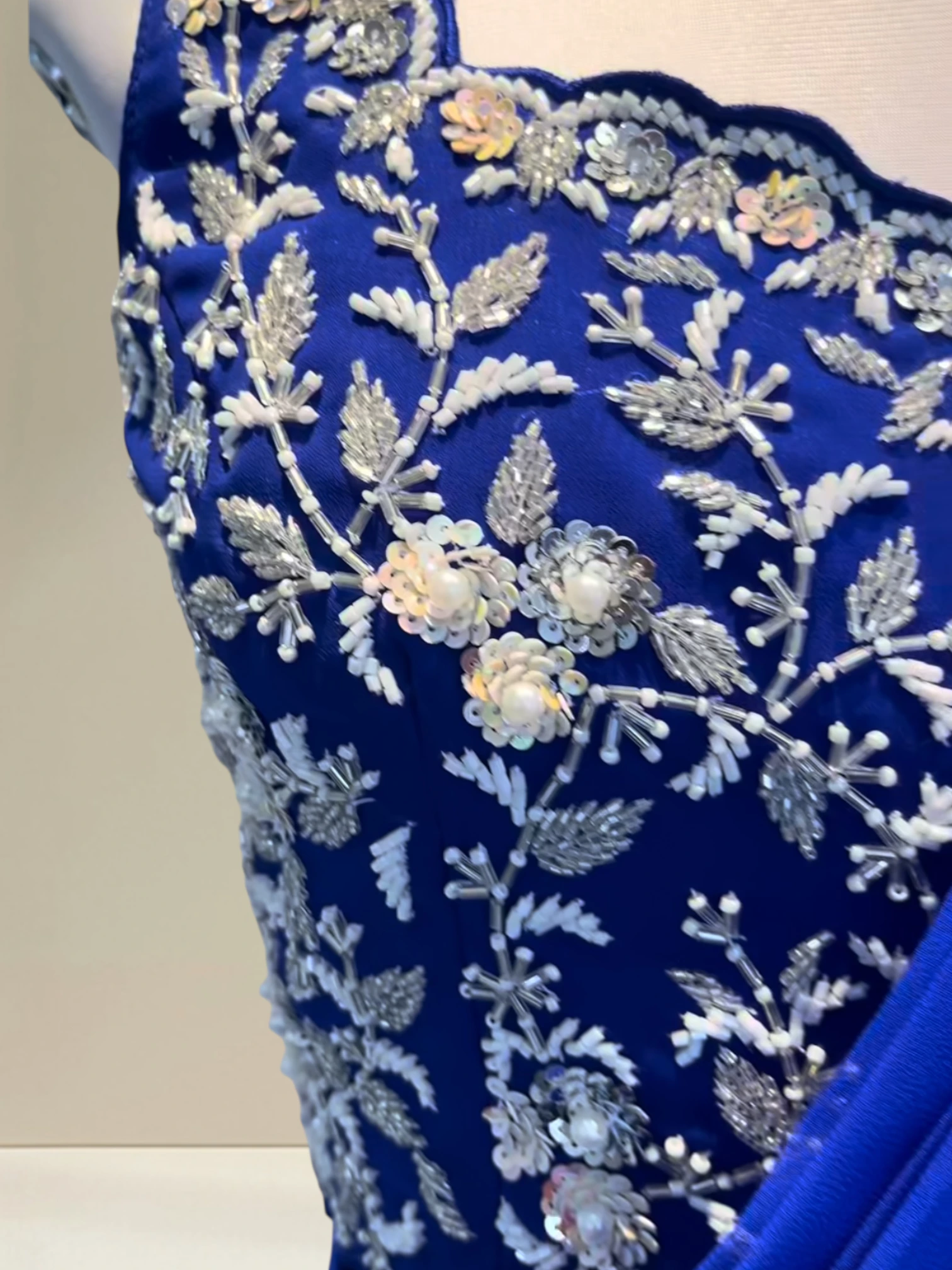 Stylish Sleeveless Drape Saree0 product image